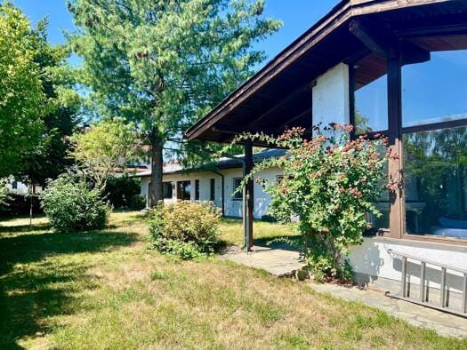 Immobilie in Seewalchen am Attersee - Bungalow zum Kauf - Seewalchen am Attersee - 850.000 € - 260 m², 1.800 m² Grundstück, frei ab sofort - Bild 1