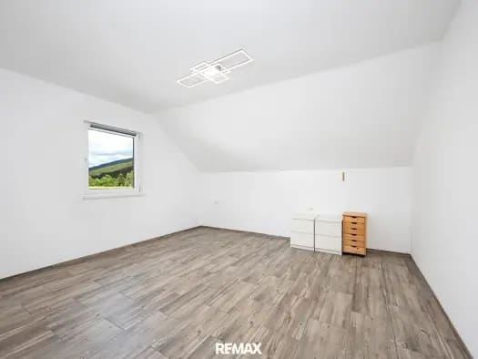 Immobilie in Unternberg - Mehrfamilienhaus zum Kauf - Unternberg - 499.000 € - 6 Zimmer, 197 m², 614 m² Grundstück - Bild 2