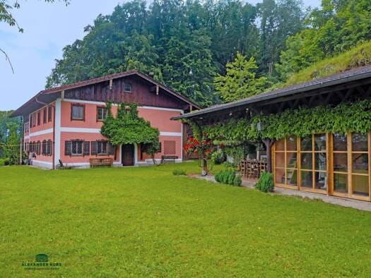 Immobilie in Eggelsberg - Einfamilienhaus zum Kauf - Eggelsberg - 980.000 € - 8 Zimmer, 280 m², 3.229 m² Grundstück - Bild 0