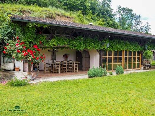 Immobilie in Eggelsberg - Einfamilienhaus zum Kauf - Eggelsberg - 980.000 € - 8 Zimmer, 280 m², 3.229 m² Grundstück - Bild 2