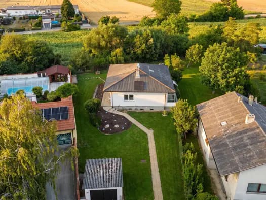 Immobilie in Hauskirchen - Einfamilienhaus zum Kauf - Hauskirchen - 299.000 € - 5,5 Zimmer, 132,5 m², 983 m² Grundstück - Bild 0