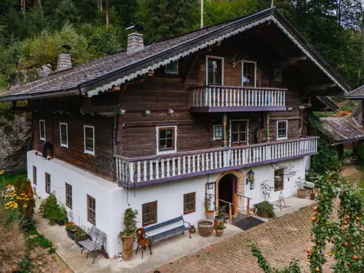 Immobilie in Sankt Martin bei Lofer - Einfamilienhaus zum Kauf - Sankt Martin bei Lofer - 897.000 € - 13 Zimmer, 220 m², 2.014 m² Grundstück - Bild 0