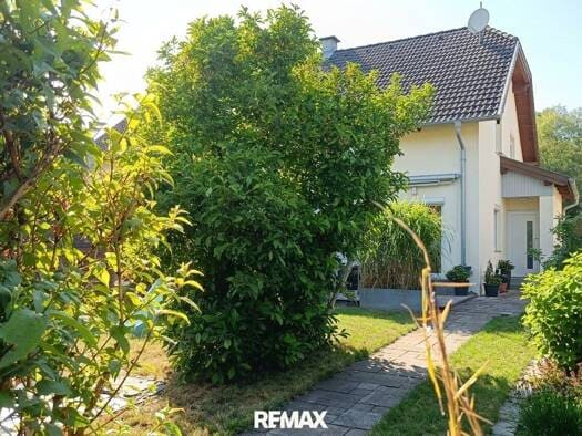 Immobilie in Altenmarkt an der Triesting - Doppelhaushälfte zum Kauf - Altenmarkt an der Triesting - 380.000 € - 4 Zimmer, 117 m², 350 m² Grundstück - Bild 0