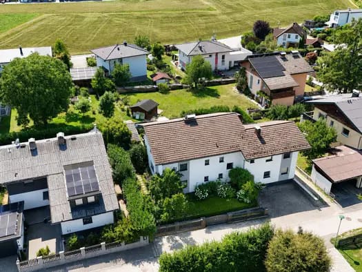Immobilie in Perwang am Grabensee - Doppelhaushälfte zum Kauf - Perwang am Grabensee - 629.900 € - 6 Zimmer, 173,3 m² - Bild 1