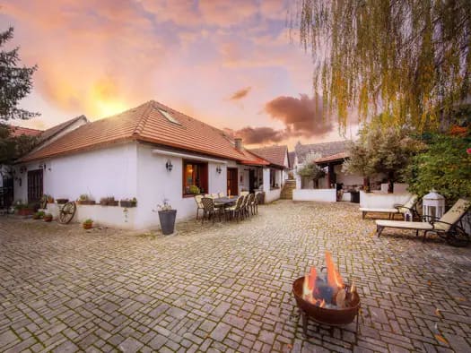 Immobilie in Stegersbach - Haus zum Kauf - Stegersbach - 999.000 € - 9 Zimmer, 350 m², 20.000 m² Grundstück - Bild 0
