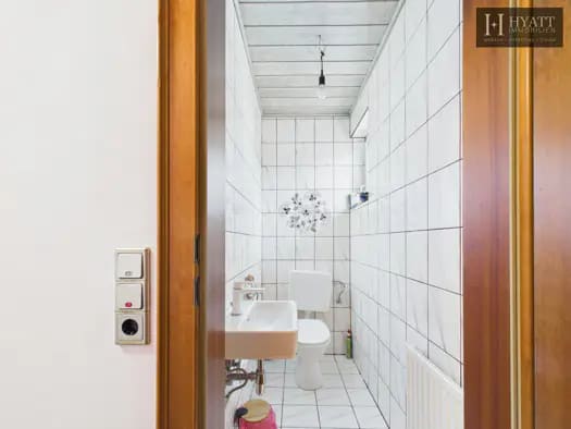 Immobilie in Königstetten - Einfamilienhaus zum Kauf - Königstetten - 650.000 € - 8 Zimmer, 345 m², 479 m² Grundstück - Bild 2