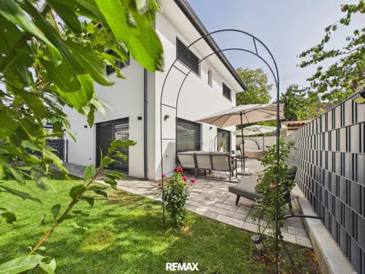 Immobilie in Mannersdorf am Leithagebirge - Mehrfamilienhaus zum Kauf - Mannersdorf am Leithagebirge - 899.000 € - 7 Zimmer, 229,3 m², 510 m² Grundstück - Bild 1