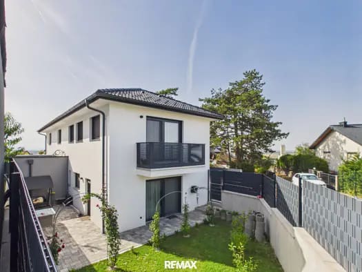 Immobilie in Mannersdorf am Leithagebirge - Mehrfamilienhaus zum Kauf - Mannersdorf am Leithagebirge - 899.000 € - 7 Zimmer, 229,3 m², 510 m² Grundstück - Bild 2