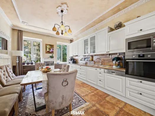 Immobilie in Leopoldsdorf im Marchfeld - Mehrfamilienhaus zum Kauf - Leopoldsdorf im Marchfeld - 379.000 € - 12,5 Zimmer, 270 m², 375 m² Grundstück - Bild 0