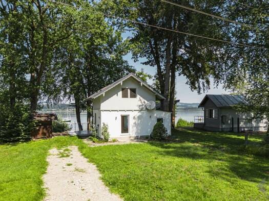 Immobilie in Henndorf am Wallersee - Haus zum Kauf - Henndorf am Wallersee - 390.000 € - 3 Zimmer, 80 m², 1.562 m² Grundstück - Bild 2