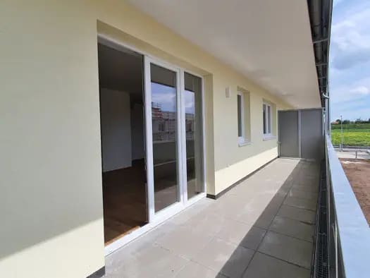 Immobilie in Strasshof an der Nordbahn - Wohnung zum Kauf - Erstbezug - Strasshof an der Nordbahn - 259.000 € - 3 Zimmer, 61,9 m², 1. Geschoss - Bild 1