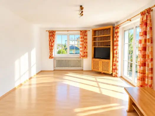 Immobilie in Seekirchen am Wallersee - Haus zum Kauf - Seekirchen am Wallersee - 685.000 € - 7 Zimmer, 167,7 m², 635 m² Grundstück - Bild 2
