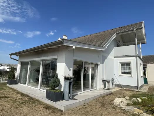 Immobilie in Siegendorf - Einfamilienhaus zum Kauf - Siegendorf - 699.000 € - 5,5 Zimmer, 292 m², 933 m² Grundstück, frei ab 01.03.2027 - Bild 1
