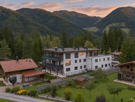 Immobilie in St. Ulrich am Pillersee - Maisonette zum Kauf - Erstbezug - St. Ulrich am Pillersee - 990.000 € - 6 Zimmer, 184,6 m², EG - Bild 2