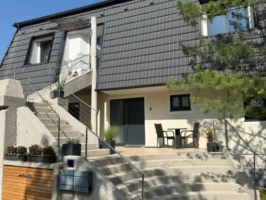 Immobilie in Sollenau - Haus zum Kauf - Sollenau - 949.000 € - 8 Zimmer, 297 m², 547 m² Grundstück, frei ab 01.10.2026 - Bild 0