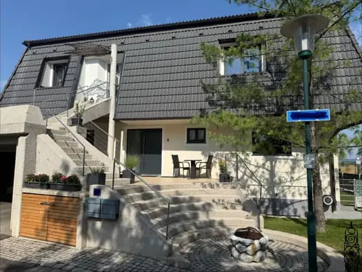 Immobilie in Sollenau - Haus zum Kauf - Sollenau - 949.000 € - 8 Zimmer, 297 m², 547 m² Grundstück, frei ab 01.10.2026 - Bild 1