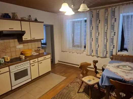 Immobilie in Arnoldstein - Haus zum Kauf - Arnoldstein - 333.000 € - 6 Zimmer, 125 m², 1.100 m² Grundstück - Bild 0