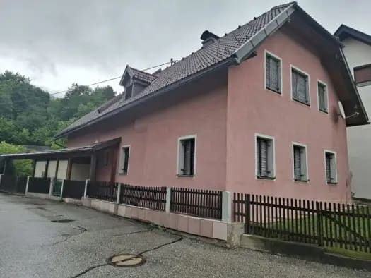 Immobilie in Arnoldstein - Haus zum Kauf - Arnoldstein - 333.000 € - 6 Zimmer, 125 m², 1.100 m² Grundstück - Bild 2