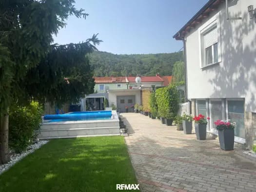 Immobilie in Berndorf - Mehrfamilienhaus zum Kauf - Berndorf - 579.000 € - 9 Zimmer, 240 m², 682 m² Grundstück - Bild 0