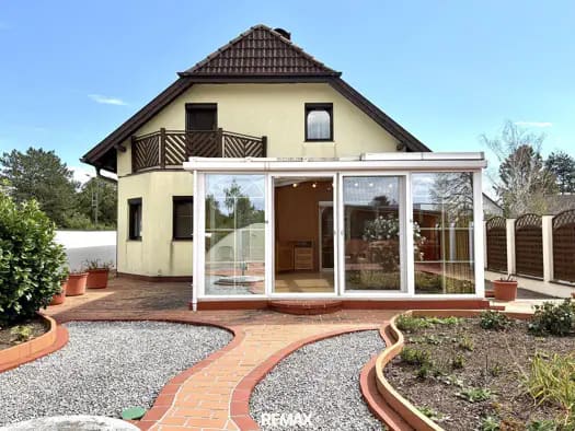 Immobilie in Strasshof an der Nordbahn - Einfamilienhaus zum Kauf - Strasshof an der Nordbahn - 599.000 € - 5 Zimmer, 123 m², 1.182 m² Grundstück - Bild 0