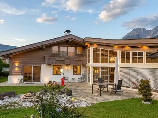 Immobilie in Oberndorf in Tirol - Haus zum Kauf - Oberndorf in Tirol - 2.090.000 € - 6 Zimmer, 257 m², 1.211 m² Grundstück - Bild 0