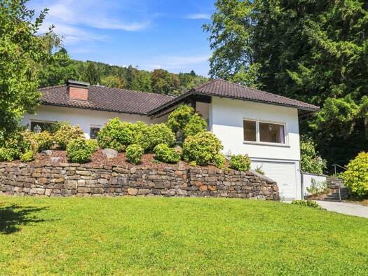 Immobilie in Schwarzach - Einfamilienhaus zum Kauf - Schwarzach - 1.590.000 € - 6 Zimmer, 200 m², 2.302 m² Grundstück - Bild 0