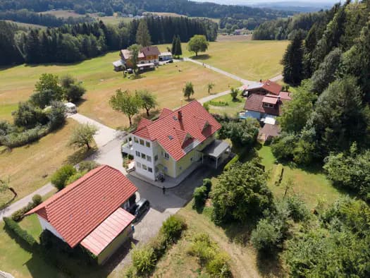 Immobilie in Frankenburg am Hausruck - Einfamilienhaus zum Kauf - Frankenburg am Hausruck - 610.000 € - 408 m², 7.273 m² Grundstück - Bild 2