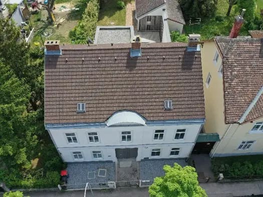 Immobilie in Baden - Mehrfamilienhaus zum Kauf - Baden - 1.090.000 € - 7 Zimmer, 279 m², 955 m² Grundstück - Bild 1