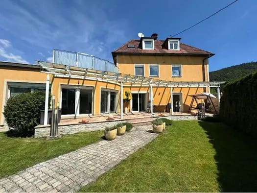 Immobilie in Velden am Wörther See - Mehrfamilienhaus zum Kauf - Velden am Wörther See - 870.000 € - 9 Zimmer, 237 m², 763 m² Grundstück - Bild 0