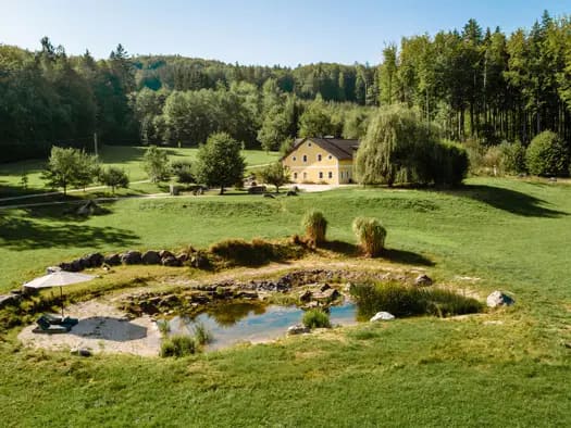 Immobilie in Regau - Bauernhaus zum Kauf - Regau - 1.890.000 € - 7 Zimmer, 341,4 m², 45.643 m² Grundstück - Bild 0