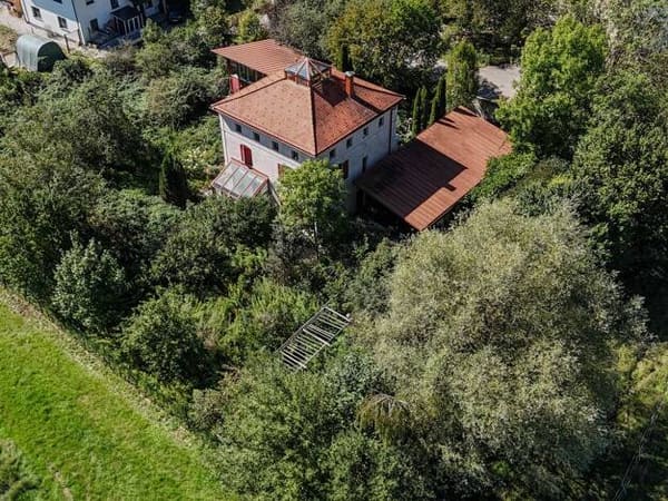 Immobilie in Tarsdorf - Einfamilienhaus zum Kauf - Tarsdorf - 750.000 € - 8 Zimmer, 221,6 m², 2.076 m² Grundstück - Bild 1