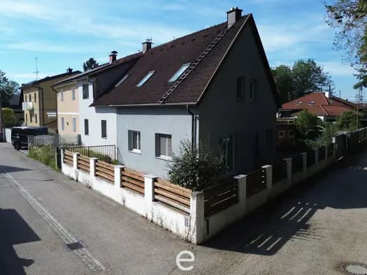 Immobilie in Wels - Mehrfamilienhaus zum Kauf - Wels - 349.000 € - 6 Zimmer, 194,4 m², 597 m² Grundstück - Bild 1