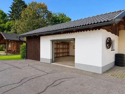 Immobilie in Feldkirchen in Kärnten - Einfamilienhaus zum Kauf - Feldkirchen in Kärnten - 329.800 € - 10 Zimmer, 186 m², 793 m² Grundstück - Bild 2