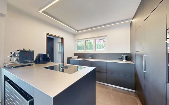 Immobilie in Hofstetten So - Stilvolles 5.5-Zimmer-Einfamilienhaus mit Doppelgarage und Innenpool - Bild 2