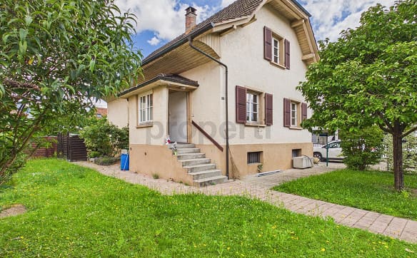 Immobilie in Zuchwil - Grosszuegiges 5.5-Zimmer-Einfamilienhaus mit Keller und Einstellhal... - Bild 0