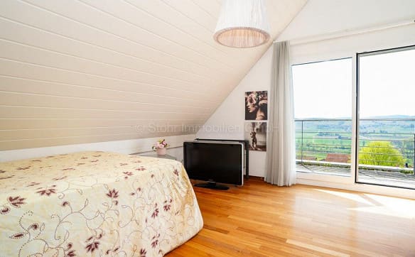 Immobilie in Niederneunforn - MEDITERRAN LICHTDURCHFLUTETES 6.5 ZIMMER HAUS MIT TRAUMAUSSICHT - Bild 25