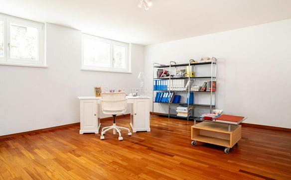 Immobilie in Niederneunforn - MEDITERRAN LICHTDURCHFLUTETES 6.5 ZIMMER HAUS MIT TRAUMAUSSICHT - Bild 29