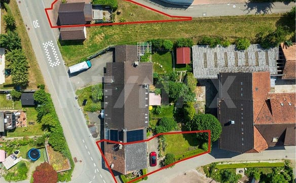 Immobilie in Aathal-seegräben - Einseitig angebautes grosszügiges Flarzhaus mit idyllischem Garten - Bild 2