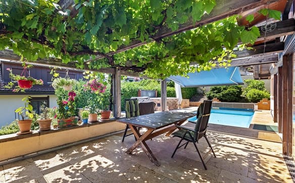 Immobilie in Kallern - Wohnen mit Aussicht, Pool und besonderem Ambiente - Bild 0