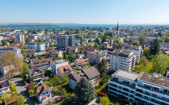 Immobilie in Kreuzlingen - Charmante 4.5 Zimmer Wohnung mit viel Potenzial- ruhig und zentral ... - Bild 1