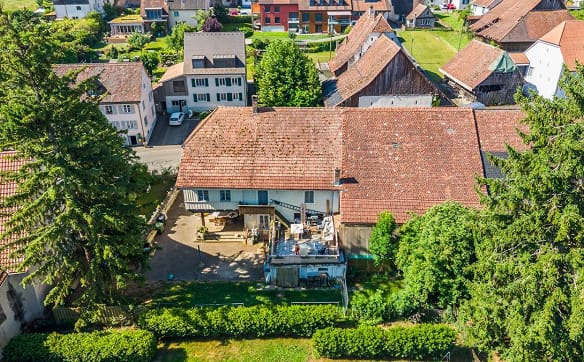 Immobilie in Witterswil - Zentral gelegenes Mehrgenerationenhaus mit Garten, Terrasse und Aus... - Bild 2