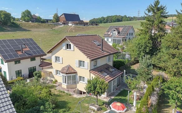 Immobilie in Oeschgen - Freistehendes 6.5 Zimmer-EFH-sonnige Aussichten für eine Familie - Bild 0
