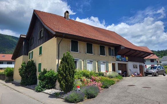 Immobilie in Laupersdorf - Bauernhaus mit Garten, Parkplätzen und grosser Ausbaureserve - idea... - Bild 0