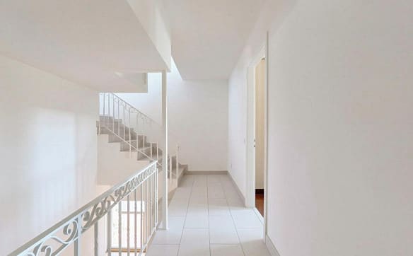 Immobilie in Hauterive Ne - Attique de 4.5 pcs de 123m² avec terrasse de 37m² et vue panoramique s - Bild 2