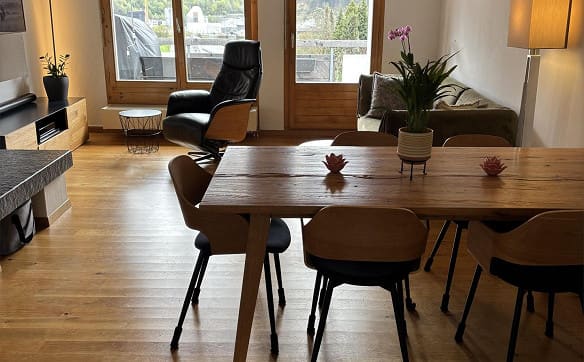 Immobilie in Tamins - Charmante 3,5-Zimmer-Dachwohnung mit Dachausbau und Bergsicht in Tamin - Bild 2