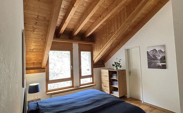 Immobilie in Tamins - Charmante 3,5-Zimmer-Dachwohnung mit Dachausbau und Bergsicht in Tamin - Bild 5