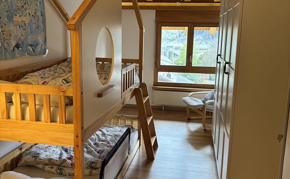 Immobilie in Tamins - Charmante 3,5-Zimmer-Dachwohnung mit Dachausbau und Bergsicht in Tamin - Bild 7