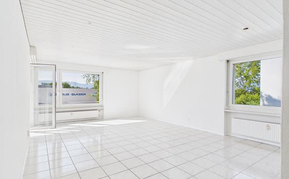 Immobilie in Busswil Be - Familienfreundliche 4.5-Zimmer-Wohnung mit Balkon und Garage - Bild 0