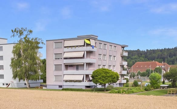 Immobilie in Busswil Be - Familienfreundliche 4.5-Zimmer-Wohnung mit Balkon und Garage - Bild 2