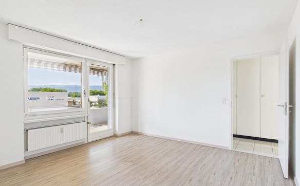 Immobilie in Busswil Be - Familienfreundliche 4.5-Zimmer-Wohnung mit Balkon und Garage - Bild 3